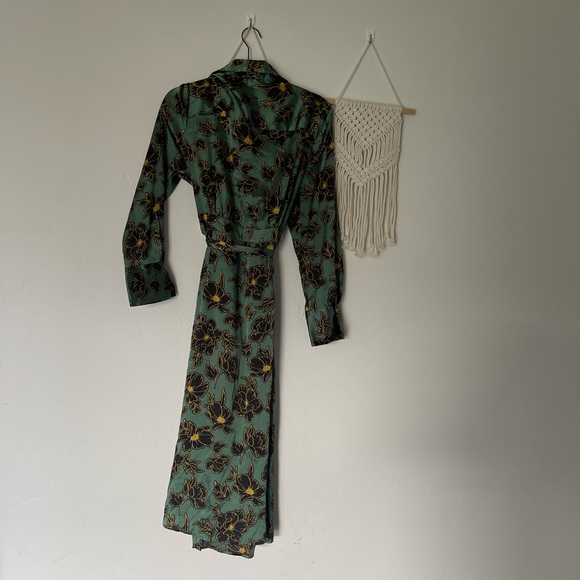 Who What Wear Floral Green Button Down Belted Shirt Midi Dress - Picture 5 of 8